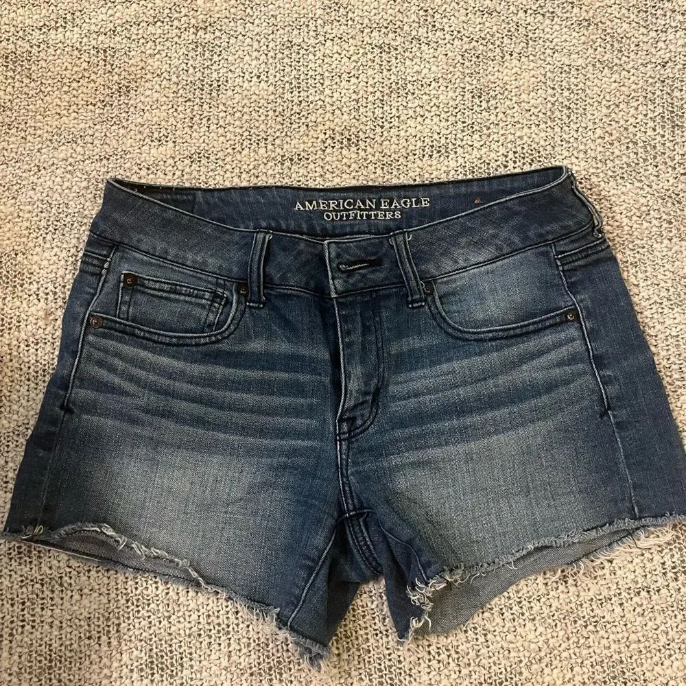 American Eagle shortie style shorts